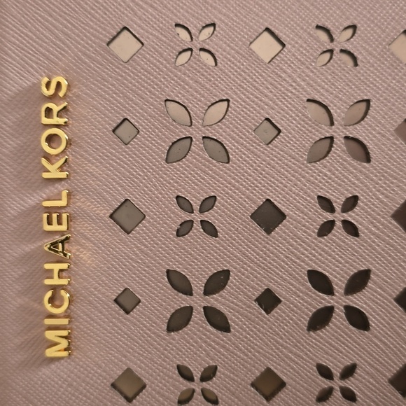 Michael Kors Ballet Pink Jet Set - Picture 4 of 5